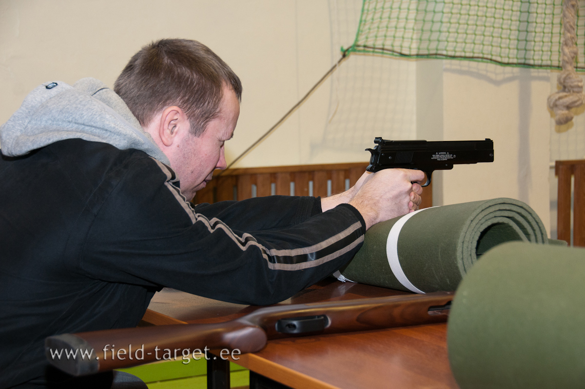 Martin Mettig püstoliga Weihrauch HW45